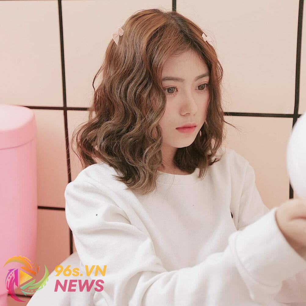 Tóc Uốn Ngang Vai Lọn To