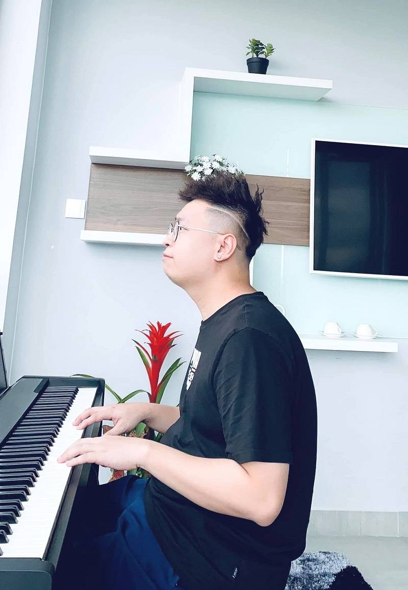 Bên cạnh livestream anh còn tham gia nhiều lĩnh vực khác