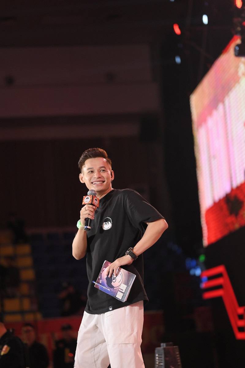 Độ Mixi là biểu tượng không thể thay thế trong làng Livestream