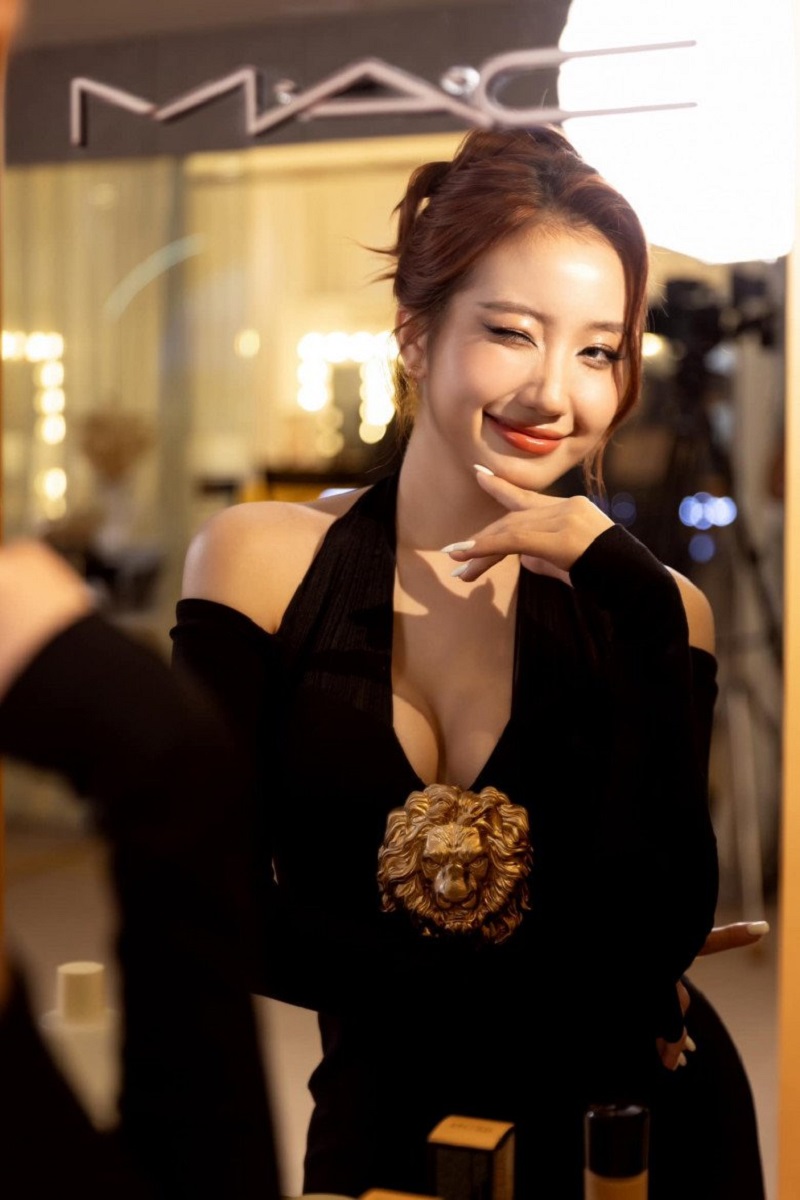 Lê Thị Khánh Huyền (@huyen.204)