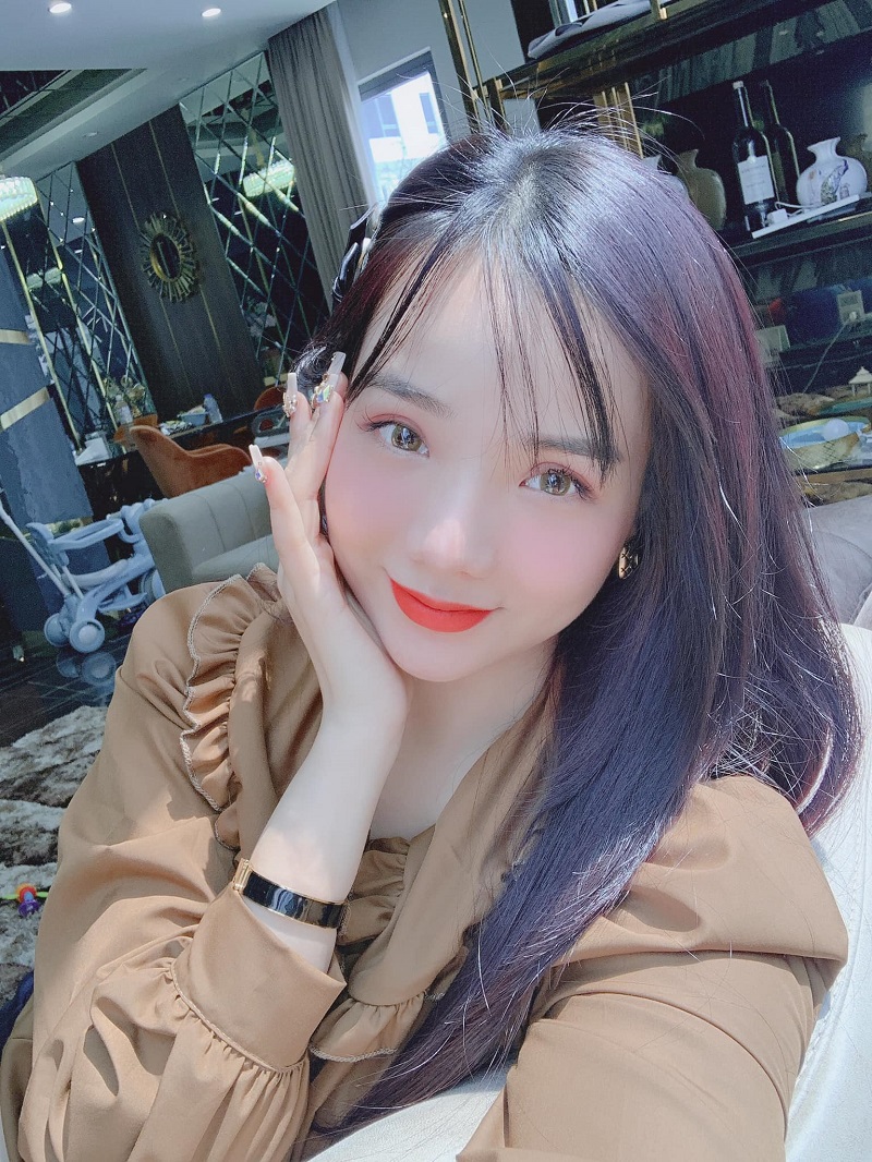 Bên cạnh Tik Tok cô cũng tham gia nhiều hoạt động khác