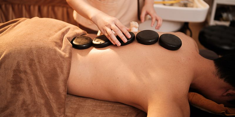 Massage đá nóng