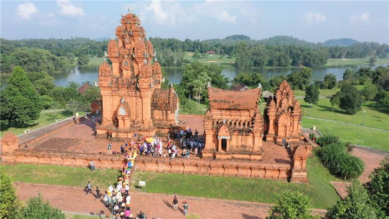 Làng văn hóa các dân tộc Việt Nam