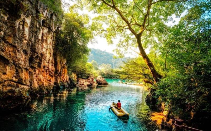 Sông Chày Hang Tối