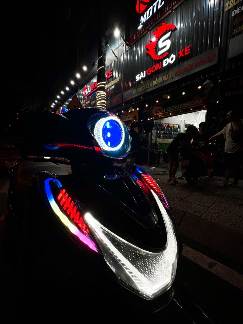 Độ đèn xe máy tại TP.HCM