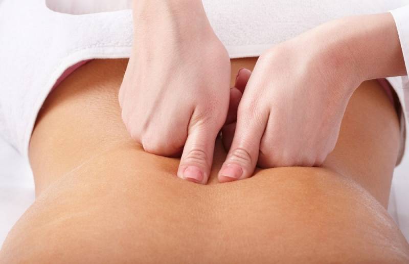 Dùng cách ấn để massage lưng