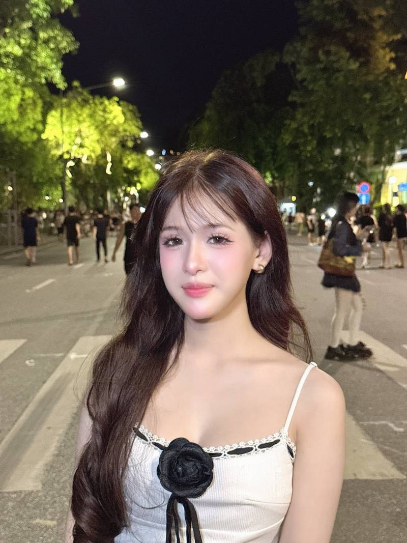 Hot girl phố đi bộ 2008 là ai?