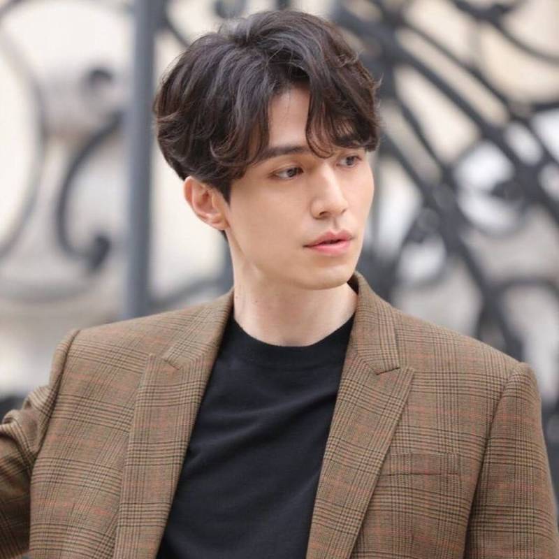 Kiểu tóc 6/4 uốn nhẹ