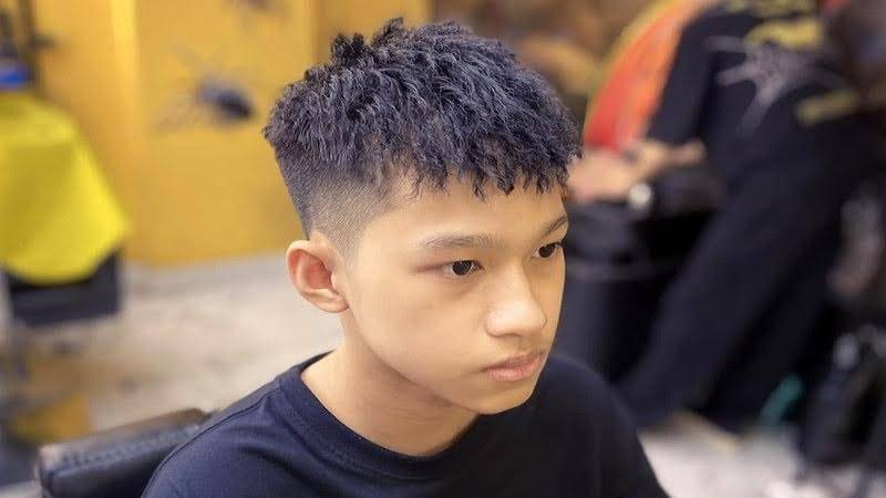 Tóc layer ngắn nam uốn ruffled