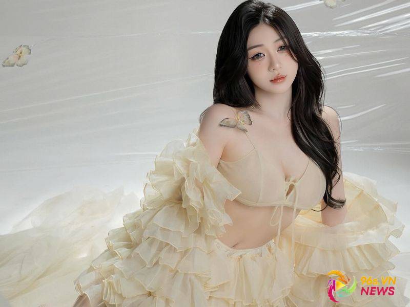 Hé lộ tiểu sử Trần Hà Linh