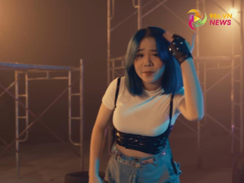 Khoe ảnh chúc Tết, Mèo Simmy khiến anti-fan lần lượt “quay xe”